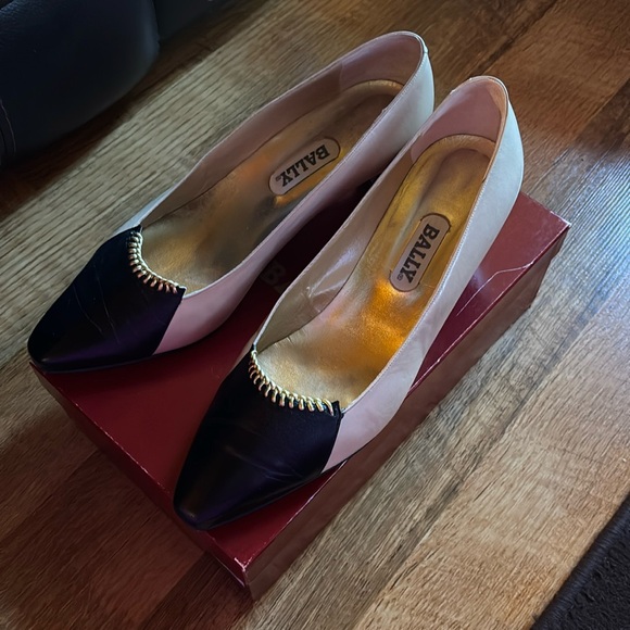 Bally Shoes - Vintage Bally Royce Bone and Black Heels